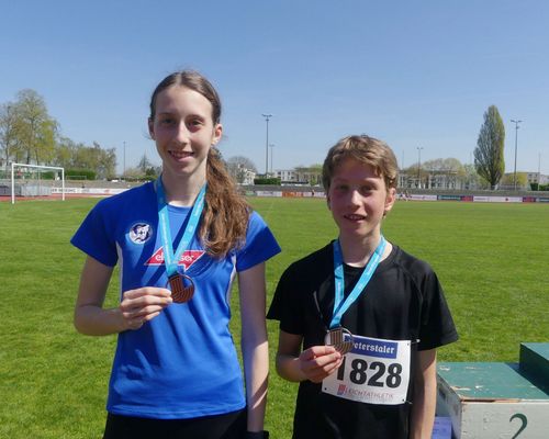 Mattis Ackermann und Nathalie Schmidt auf dem Treppchen