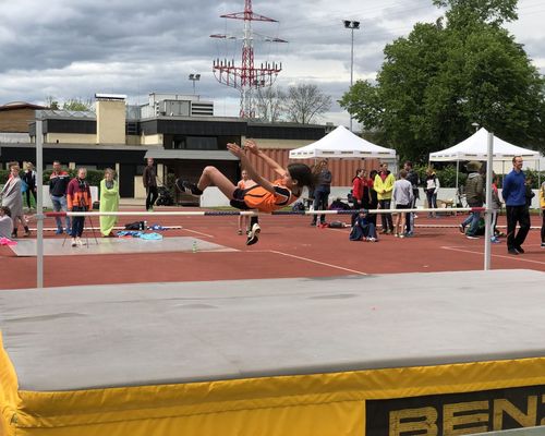 Zweite Runde des Team-Hoch-Sprungcups in Winnenden